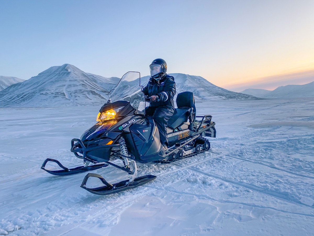 Electrische sneeuwscootertour Spitsbergen | E.Lunde - Hurtigruten Svalbard | IJsland Tours