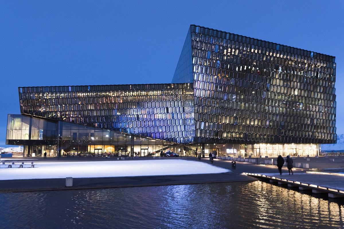 Het concertgebouw Harpa in Reykjavik | IJsland Tours