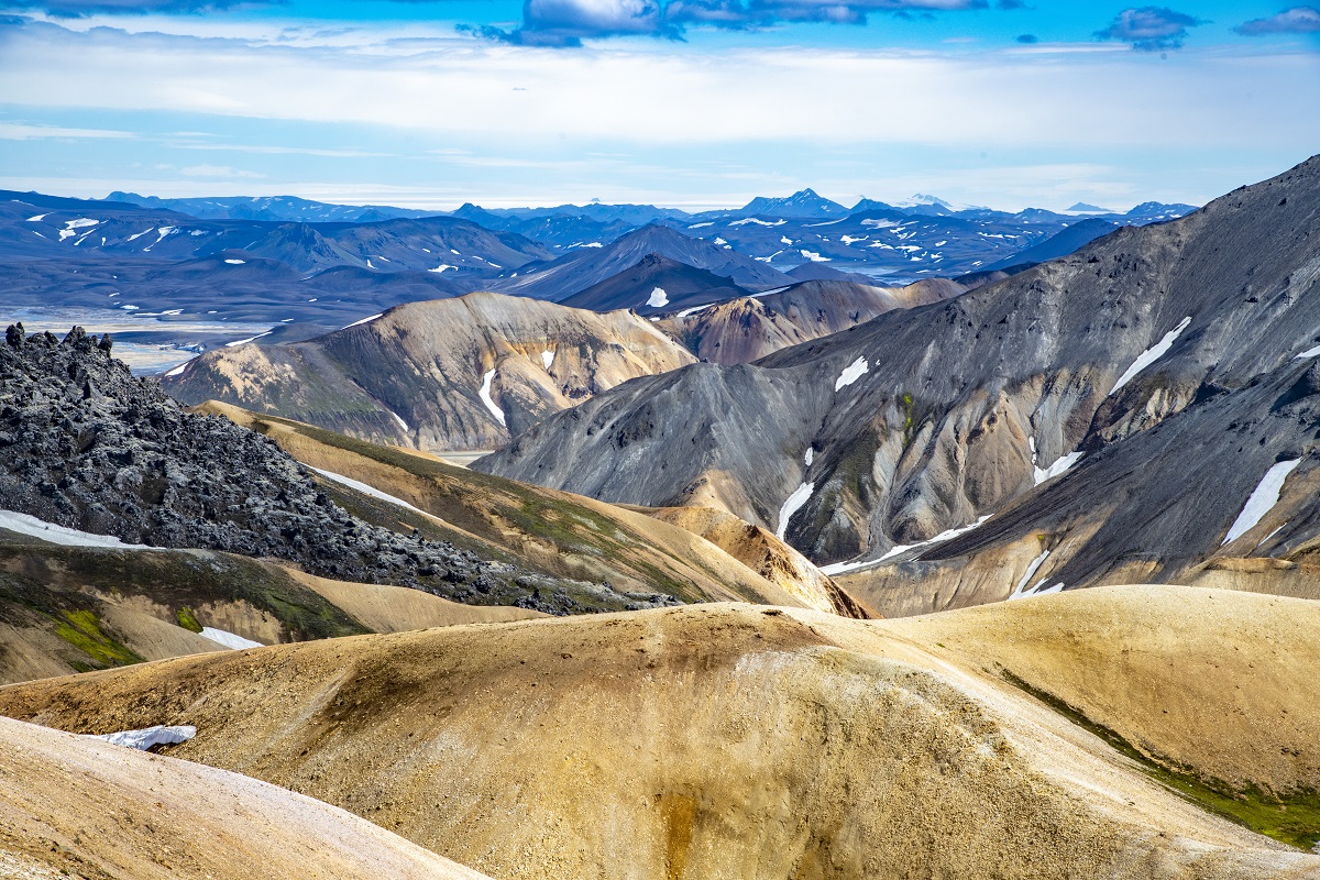 Uitzicht op de gele heuvels van Landmannalaugar | IJsland Tours