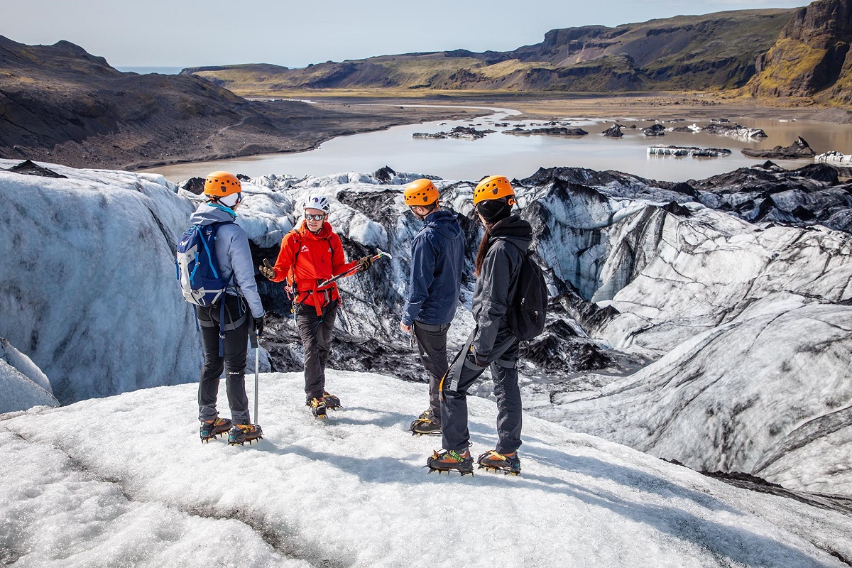Wandelen op de gletsjer | Icelandic Mountain Guides | IJsland Tours