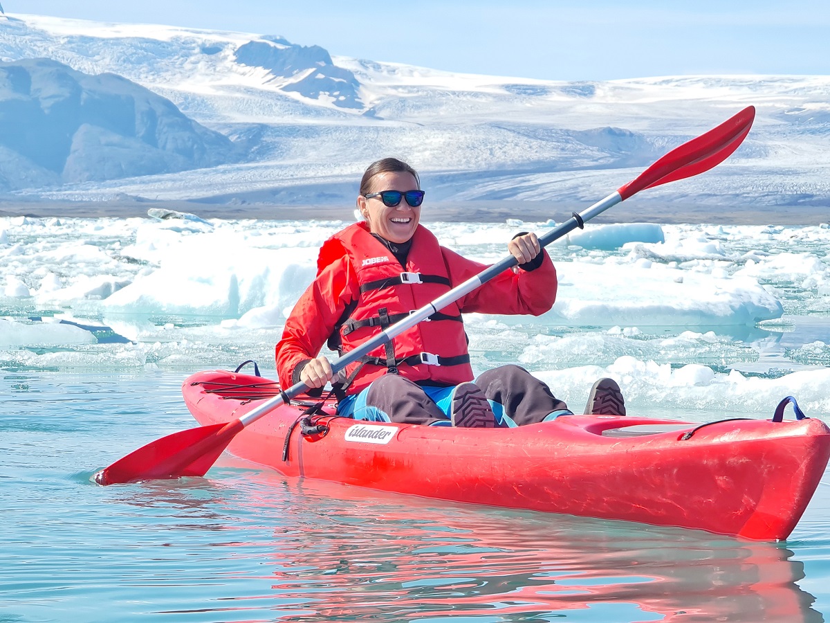 Een kajak op het ijsbergenmeer | Iceguide | IJsland Tours