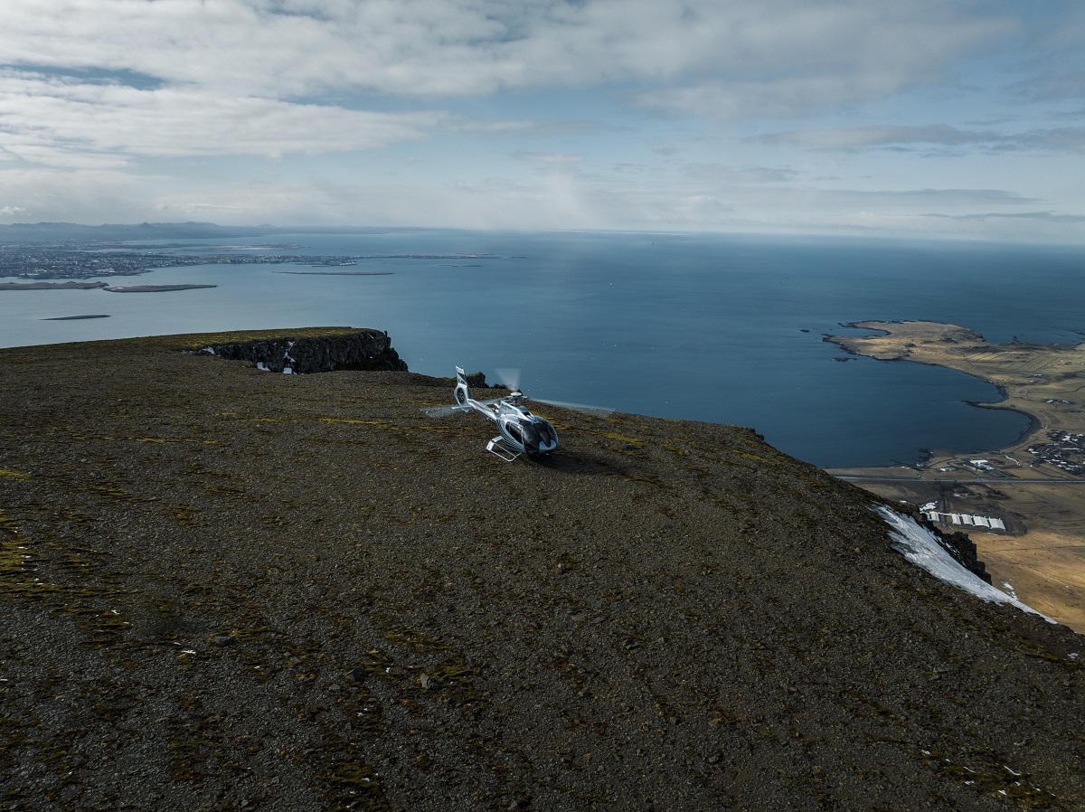 Helicopter op een top vlak bij Reykjavik | Nordurflug | IJsland Tours